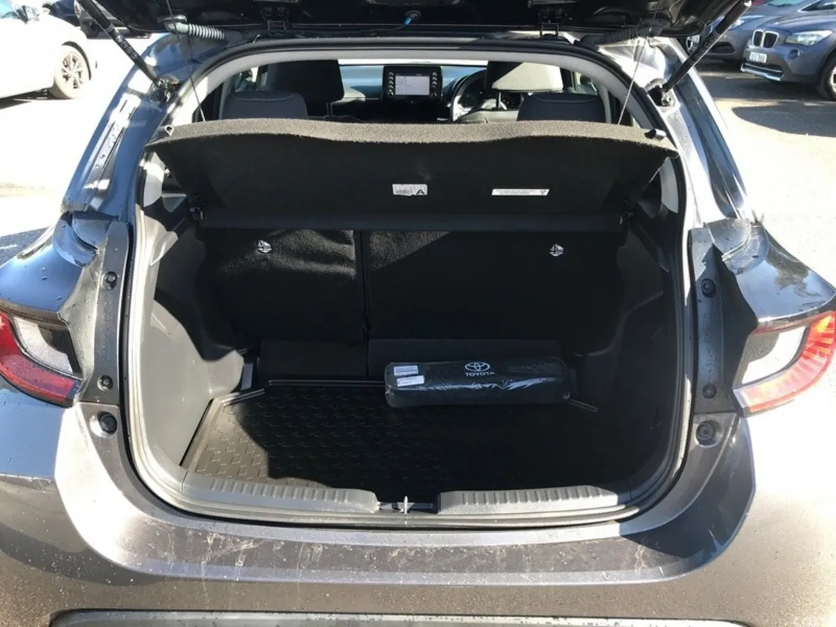 Toyota Yaris Hatchback, Petrol Hybrid, 2023, Grey