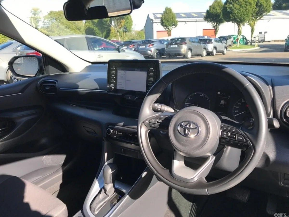 Toyota Yaris Hatchback, Petrol Hybrid, 2023, Grey