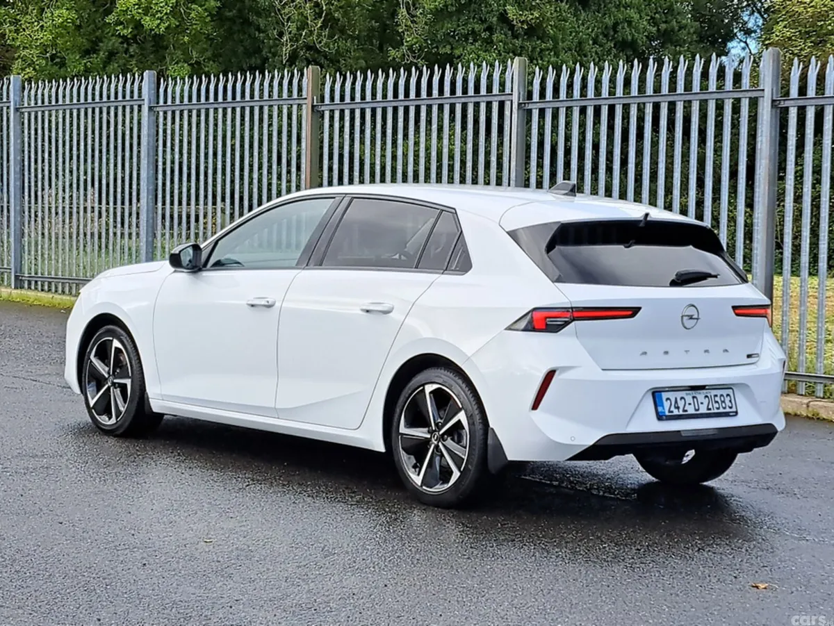 Opel Astra Hatchback, Diesel, 2024, White