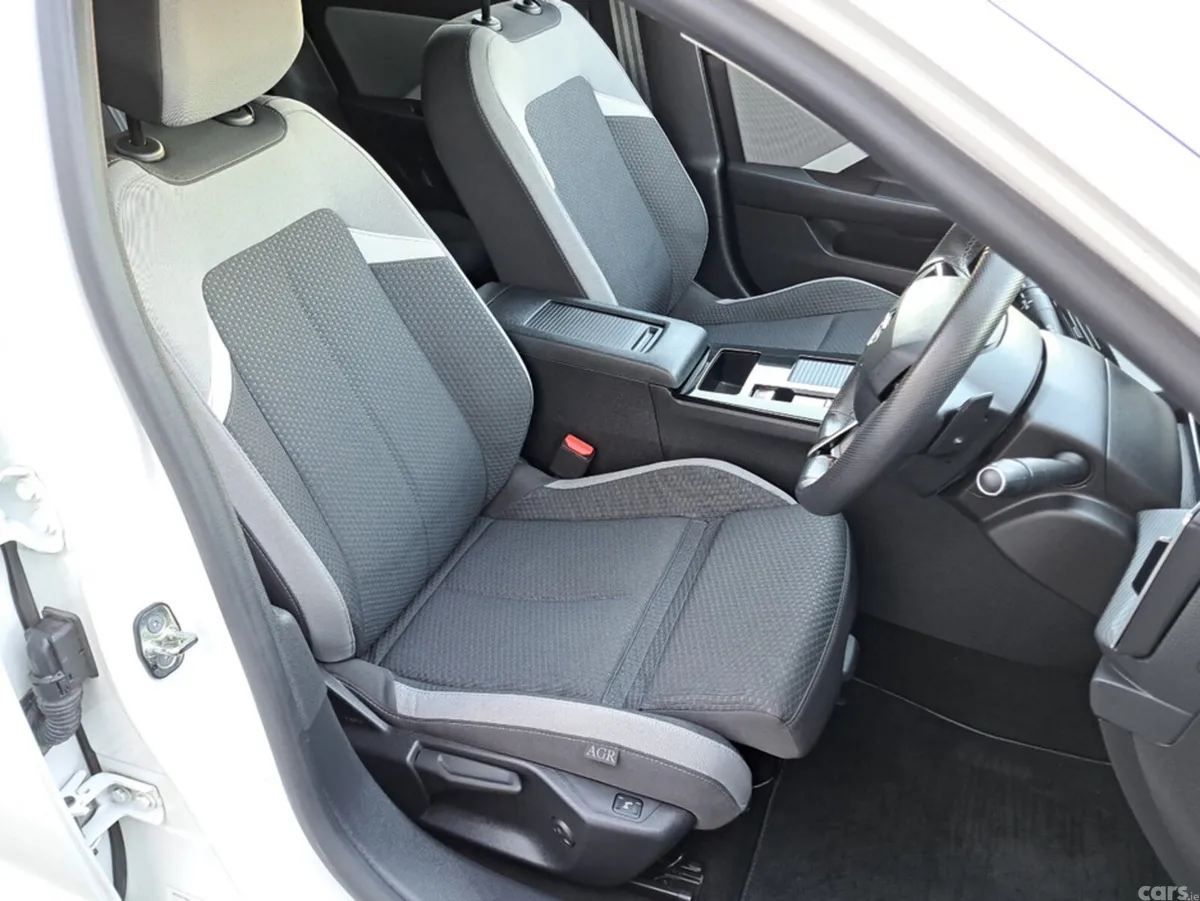 Opel Astra Hatchback, Diesel, 2024, White