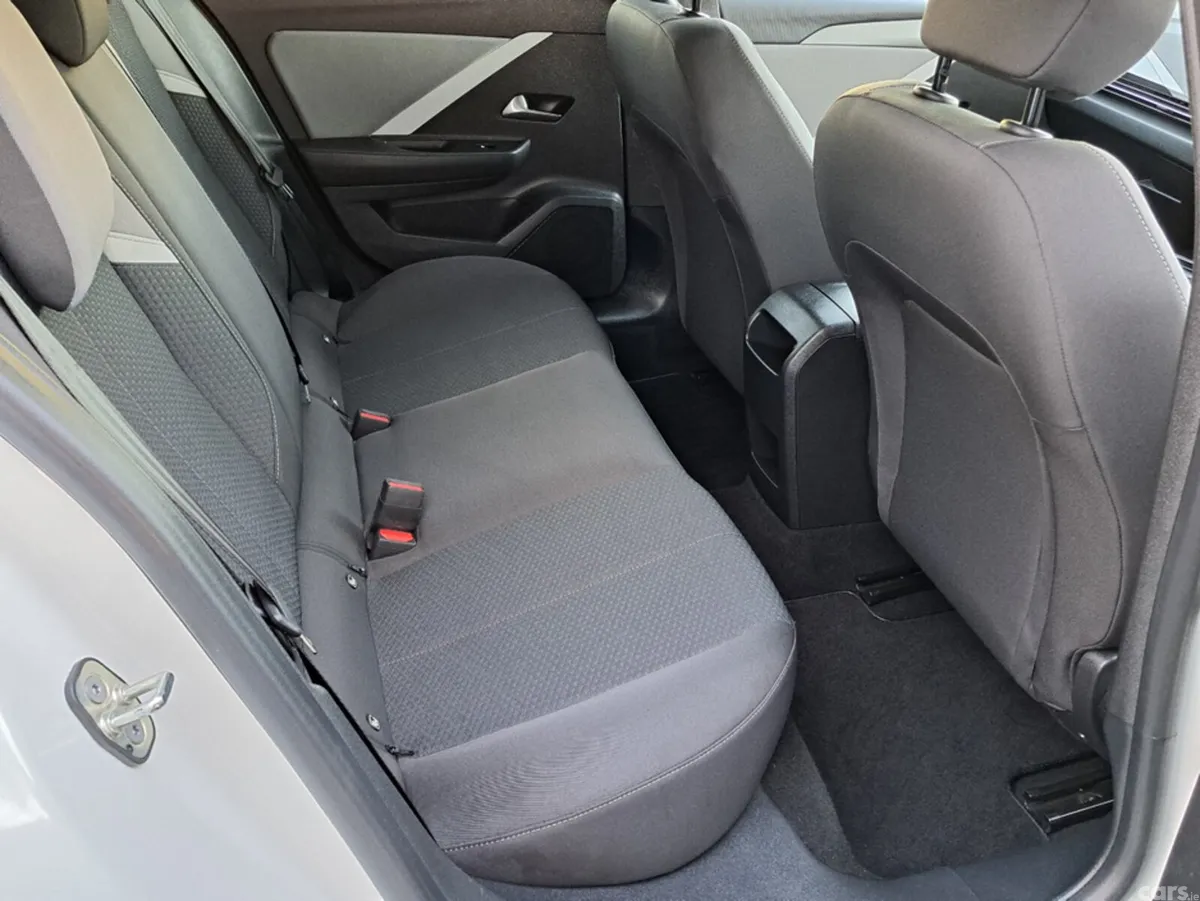 Opel Astra Hatchback, Diesel, 2024, White