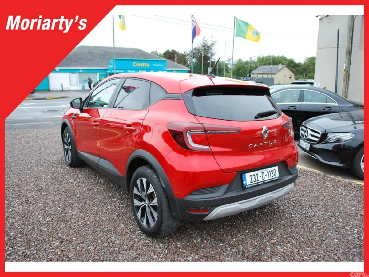 Renault Captur Hatchback, Petrol, 2023, Red