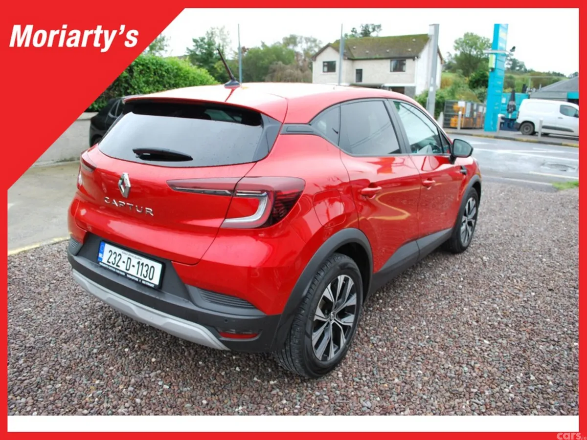 Renault Captur Hatchback, Petrol, 2023, Red