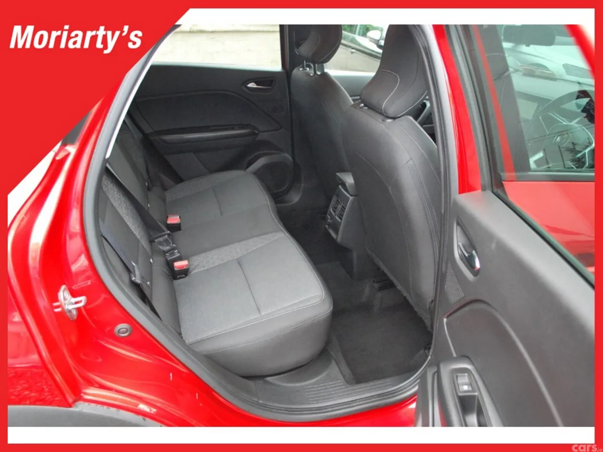 Renault Captur Hatchback, Petrol, 2023, Red
