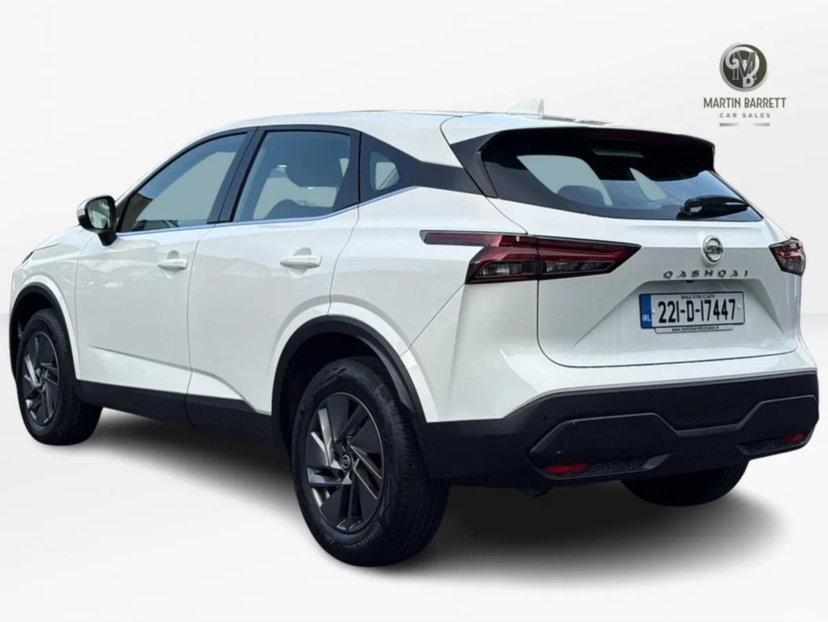 Nissan Qashqai MPV, Petrol, 2022, White