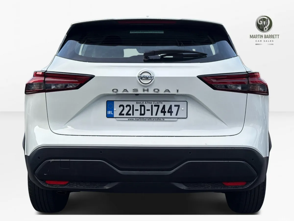Nissan Qashqai MPV, Petrol, 2022, White