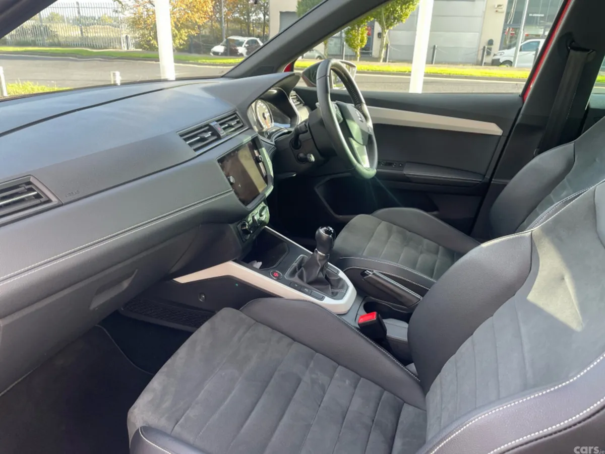 SEAT Arona Hatchback, Petrol, 2020, Red