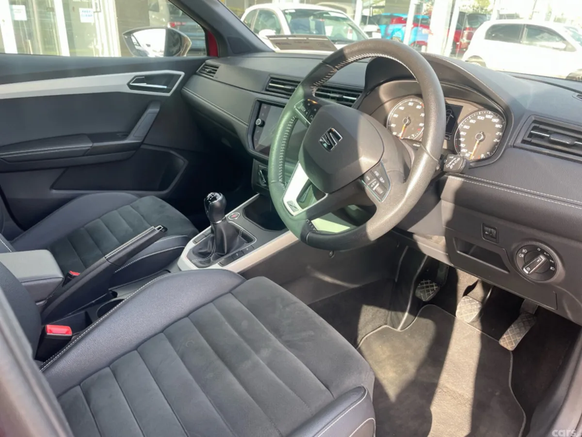 SEAT Arona Hatchback, Petrol, 2020, Red