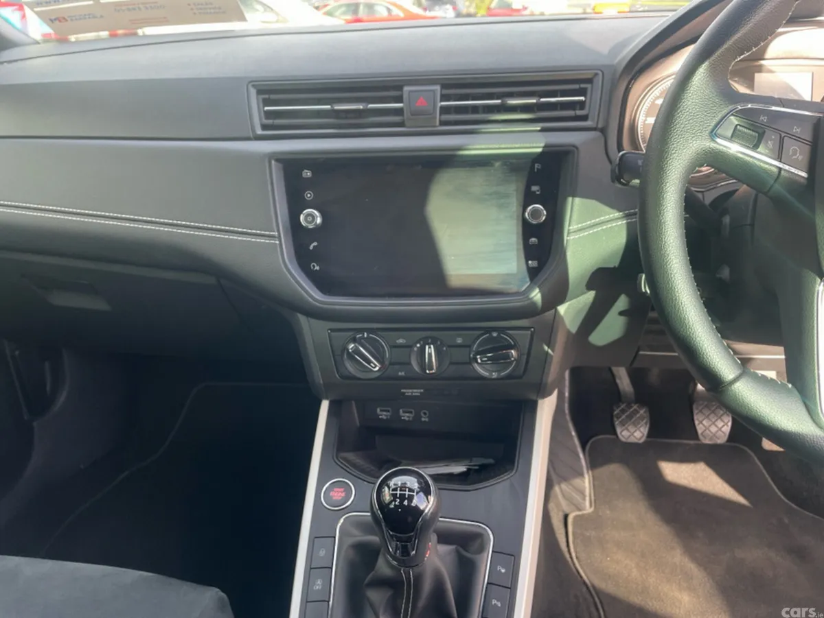 SEAT Arona Hatchback, Petrol, 2020, Red