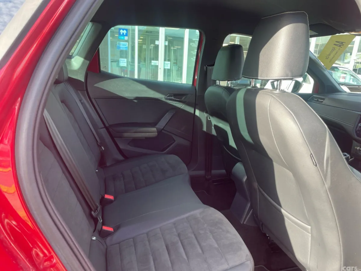 SEAT Arona Hatchback, Petrol, 2020, Red