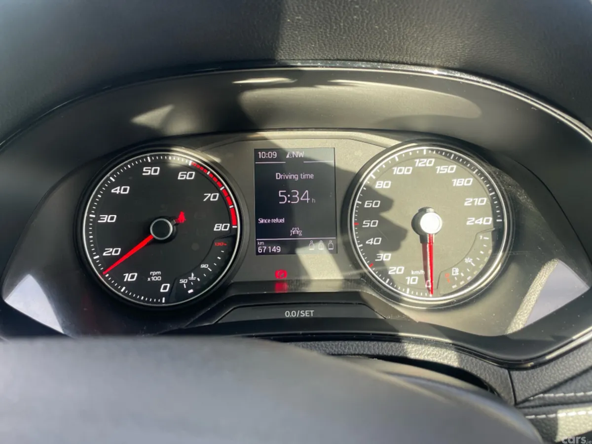 SEAT Arona Hatchback, Petrol, 2020, Red