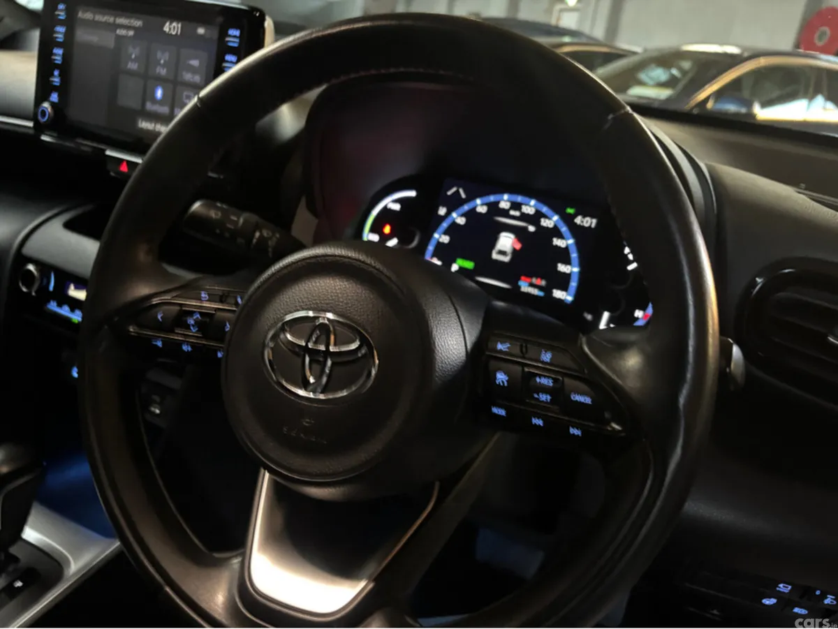 Toyota Yaris Cross Hatchback, Petrol Hybrid, 2023, White