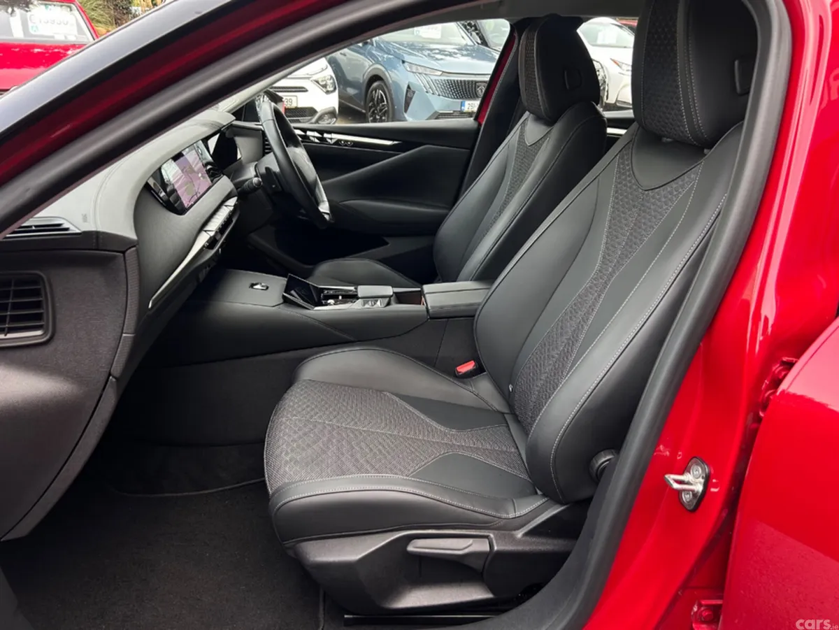 DS Automobiles DS 4 Hatchback, Petrol, 2023, Red