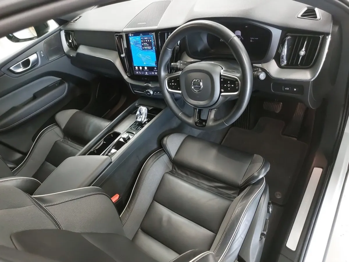 Volvo XC60 SUV, Petrol Plug-in Hybrid, 2023, White