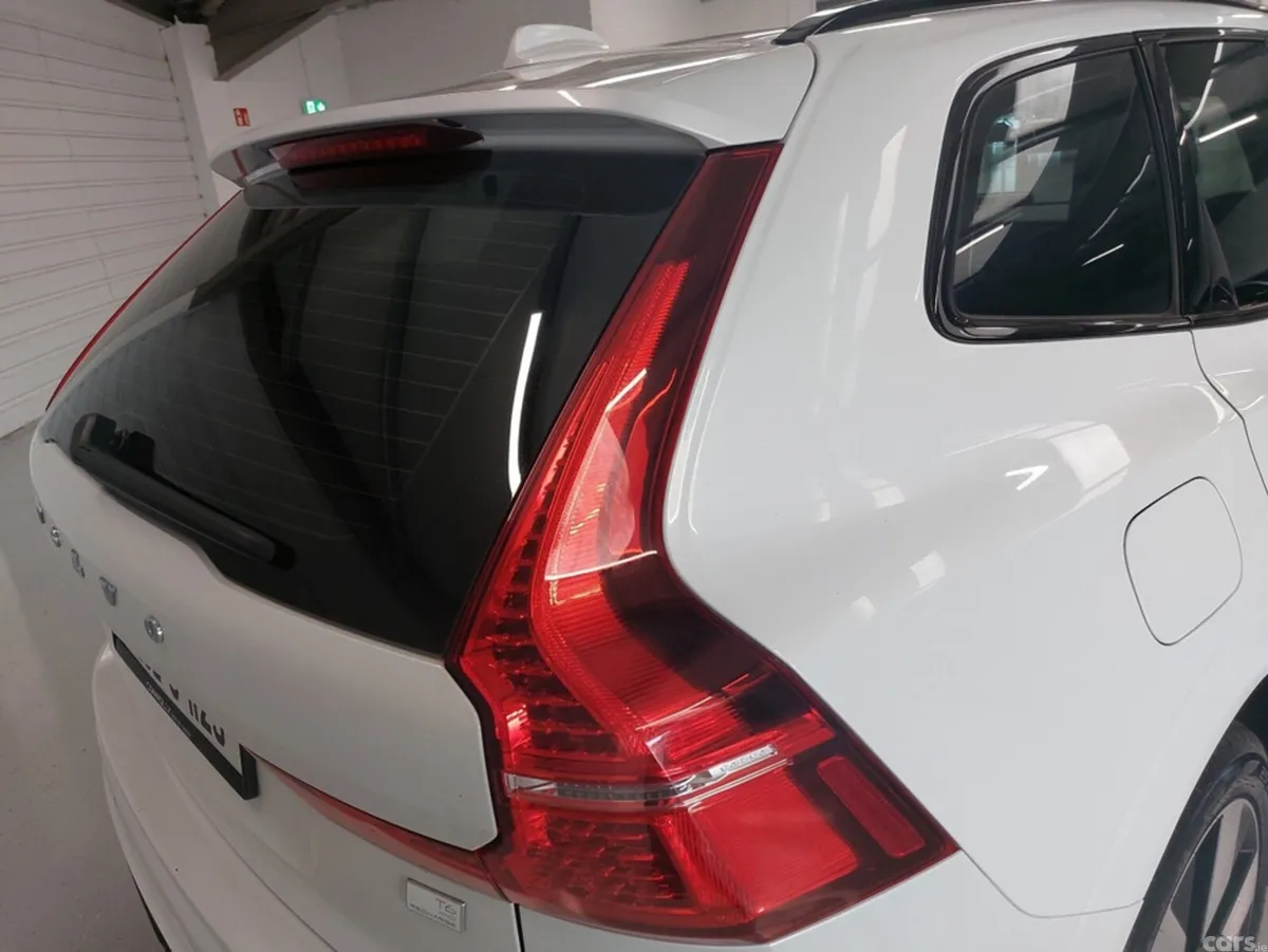 Volvo XC60 SUV, Petrol Plug-in Hybrid, 2023, White