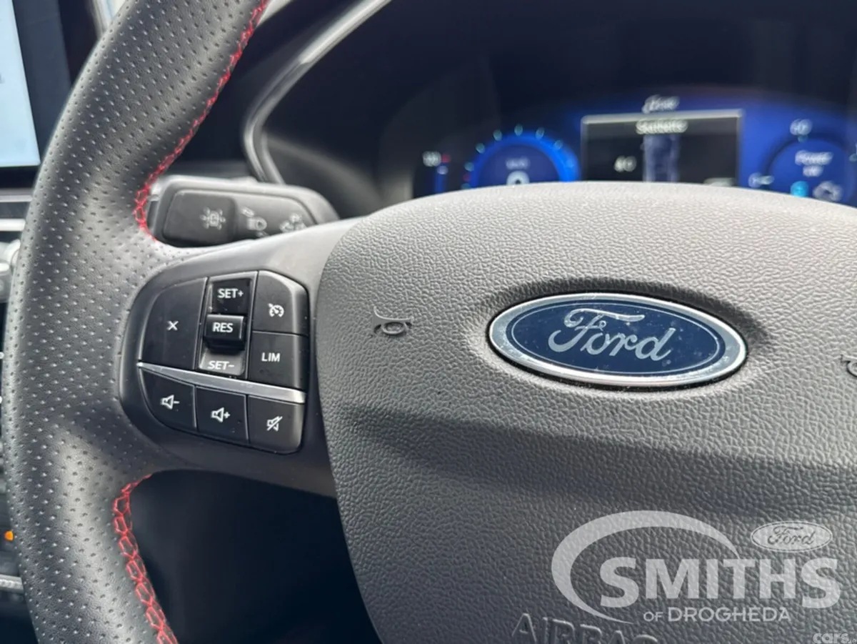 Ford Kuga MPV, Petrol Plug-in Hybrid, 2023, Black