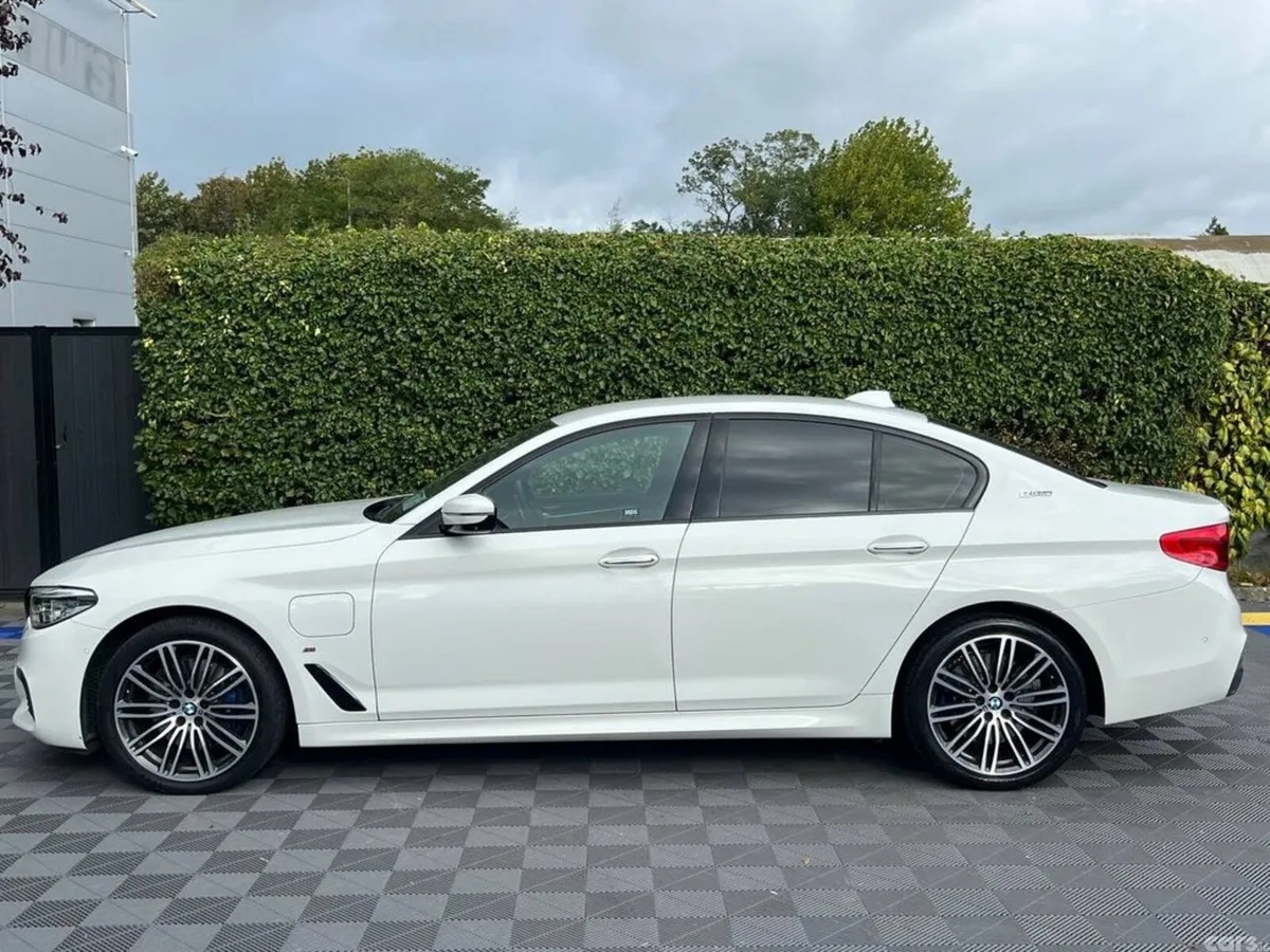 BMW 5-Series Saloon, Petrol Plug-in Hybrid, 2017, White