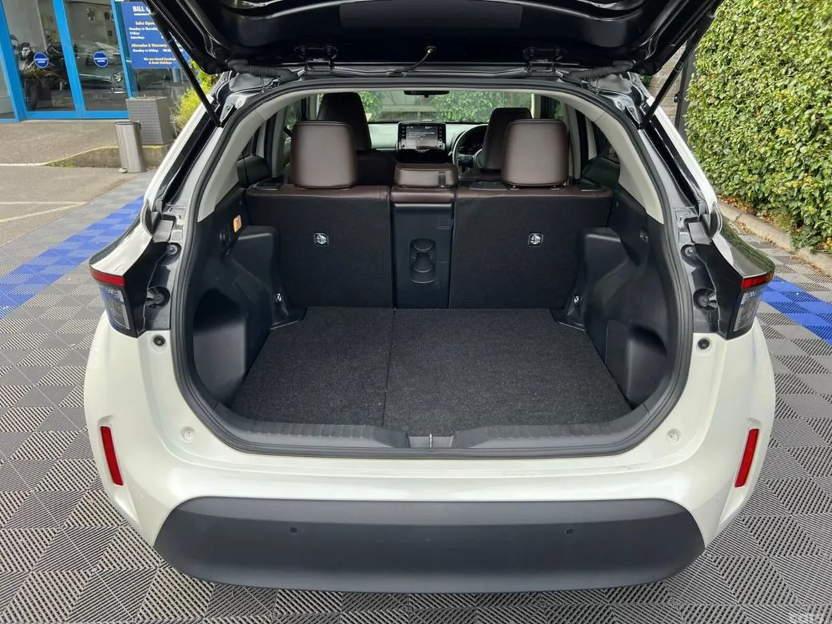 Toyota Yaris Cross SUV, Petrol Hybrid, 2022, White