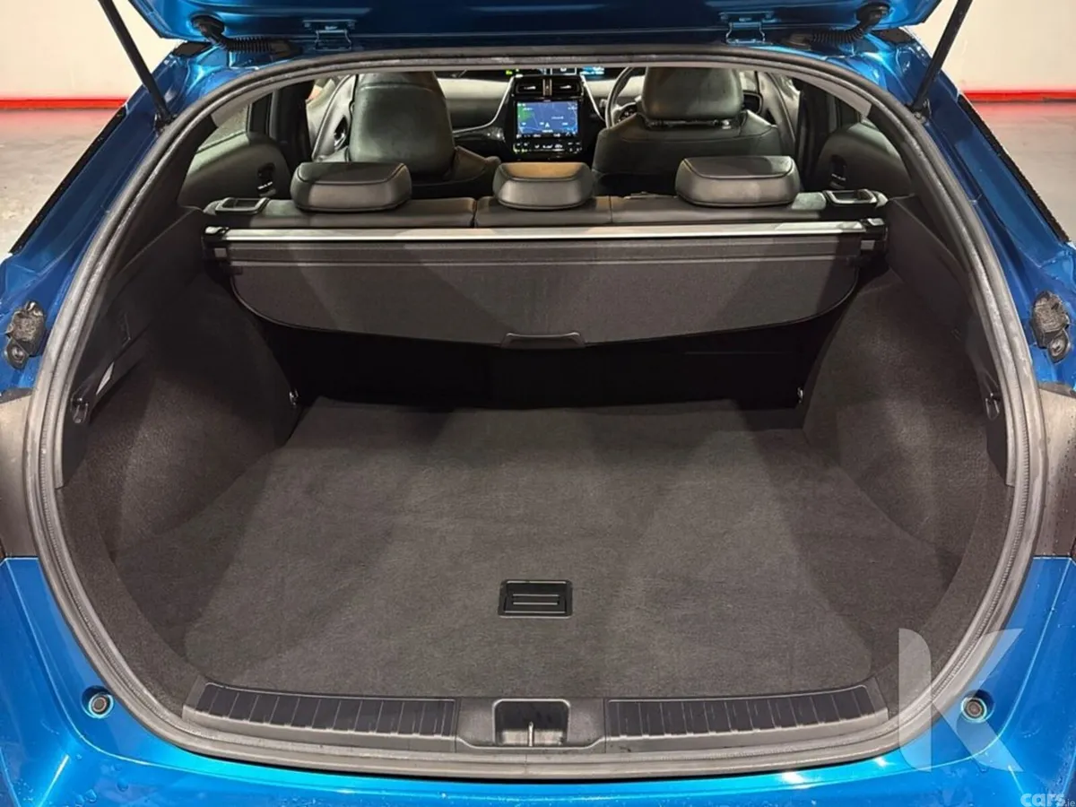 Toyota Prius Hatchback, Petrol Hybrid, 2019, Blue