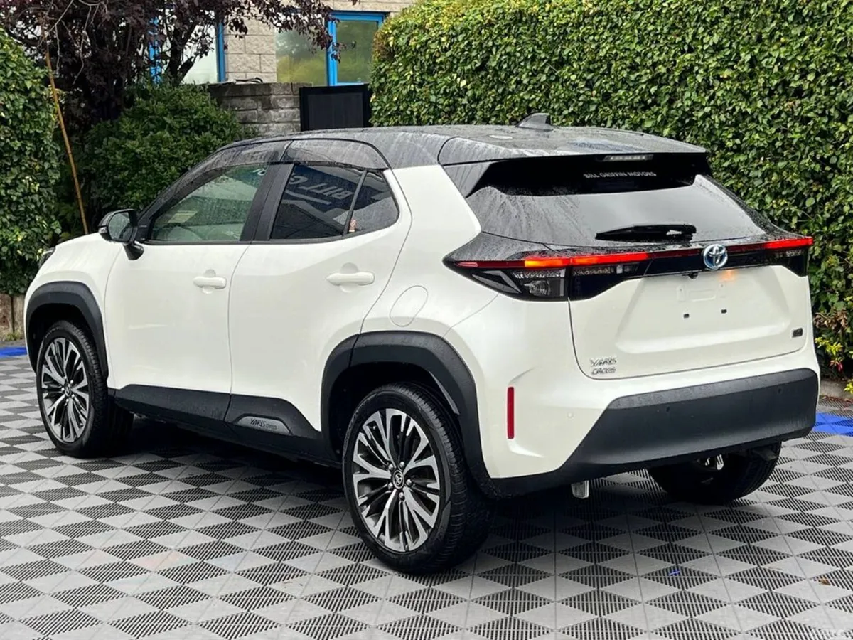 Toyota Yaris Cross SUV, Petrol Hybrid, 2021, White