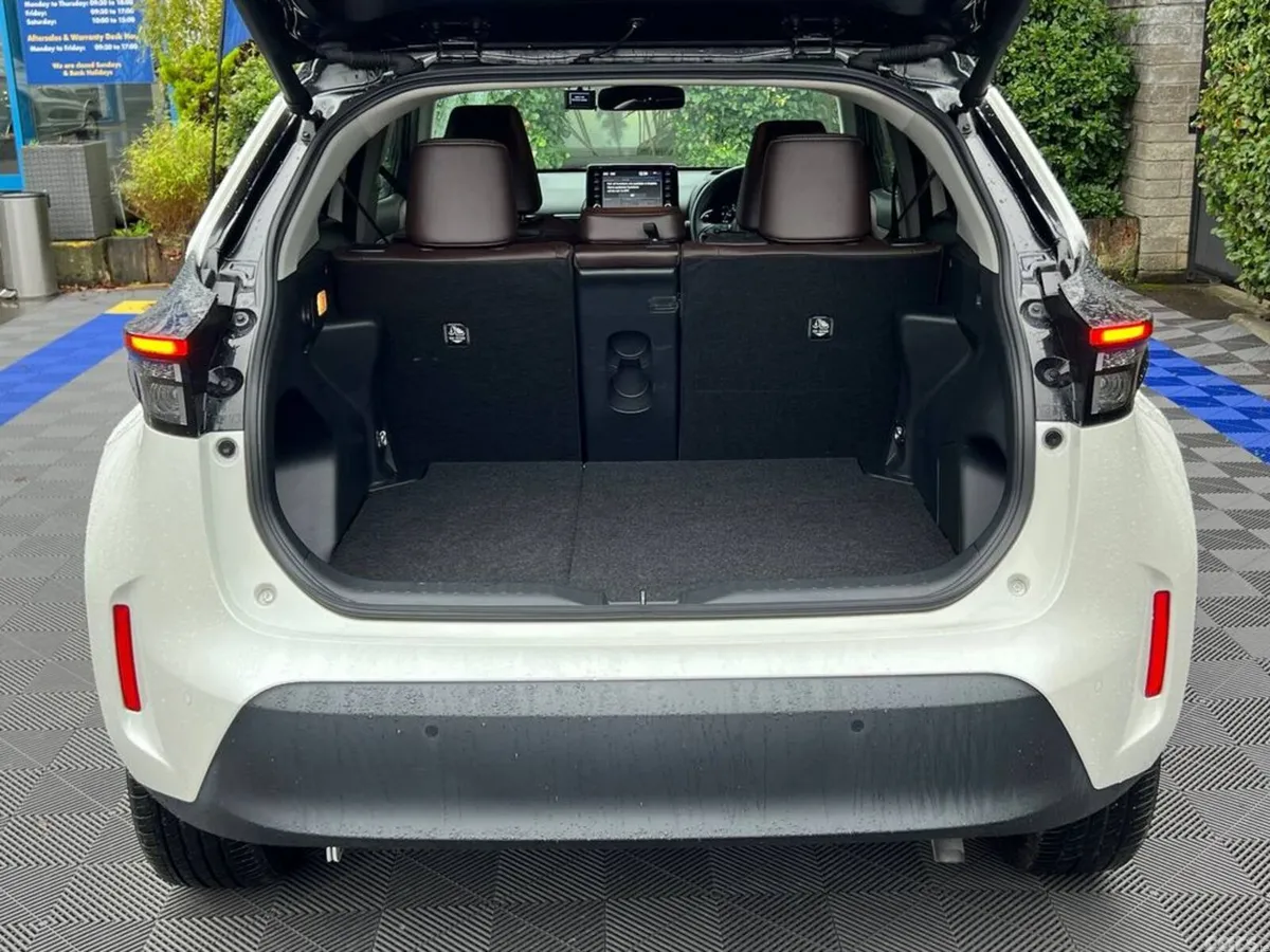 Toyota Yaris Cross SUV, Petrol Hybrid, 2021, White