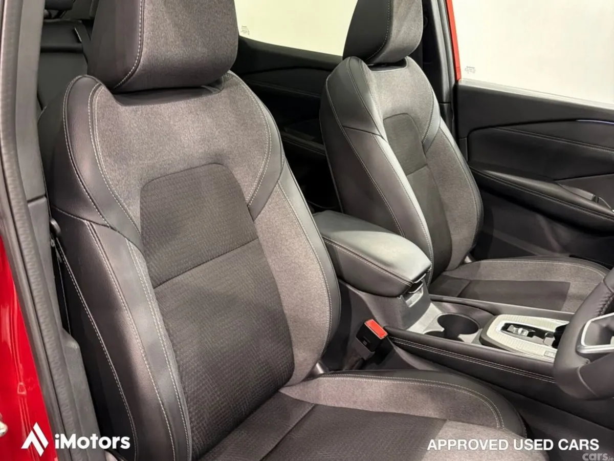 Nissan Qashqai SUV, Petrol Hybrid, 2026, Red