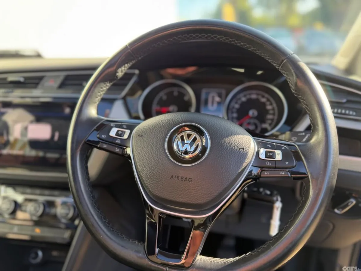 Volkswagen Touran MPV, Diesel, 2018, Blue