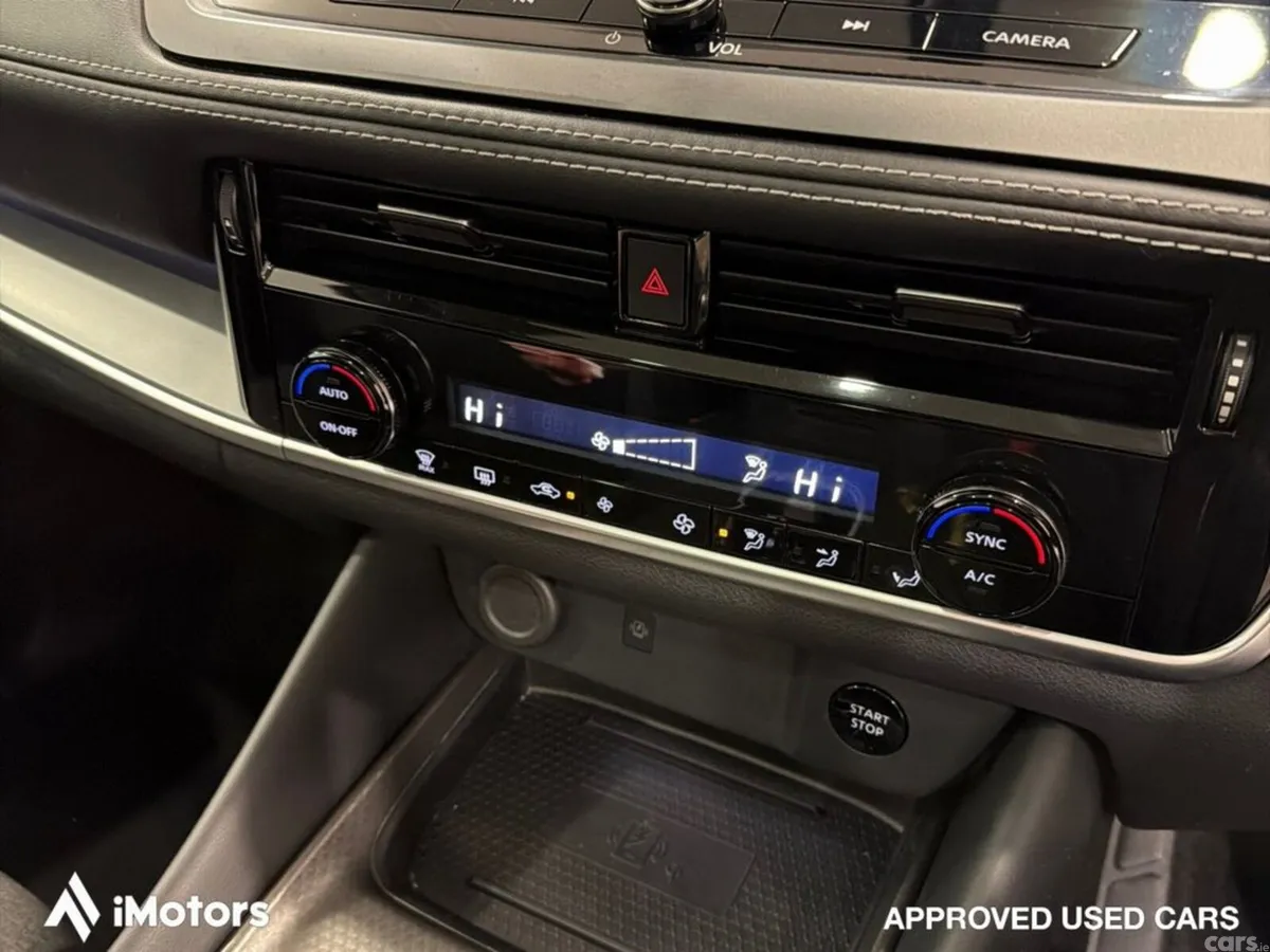 Nissan Qashqai SUV, Petrol Hybrid, 2026, Red