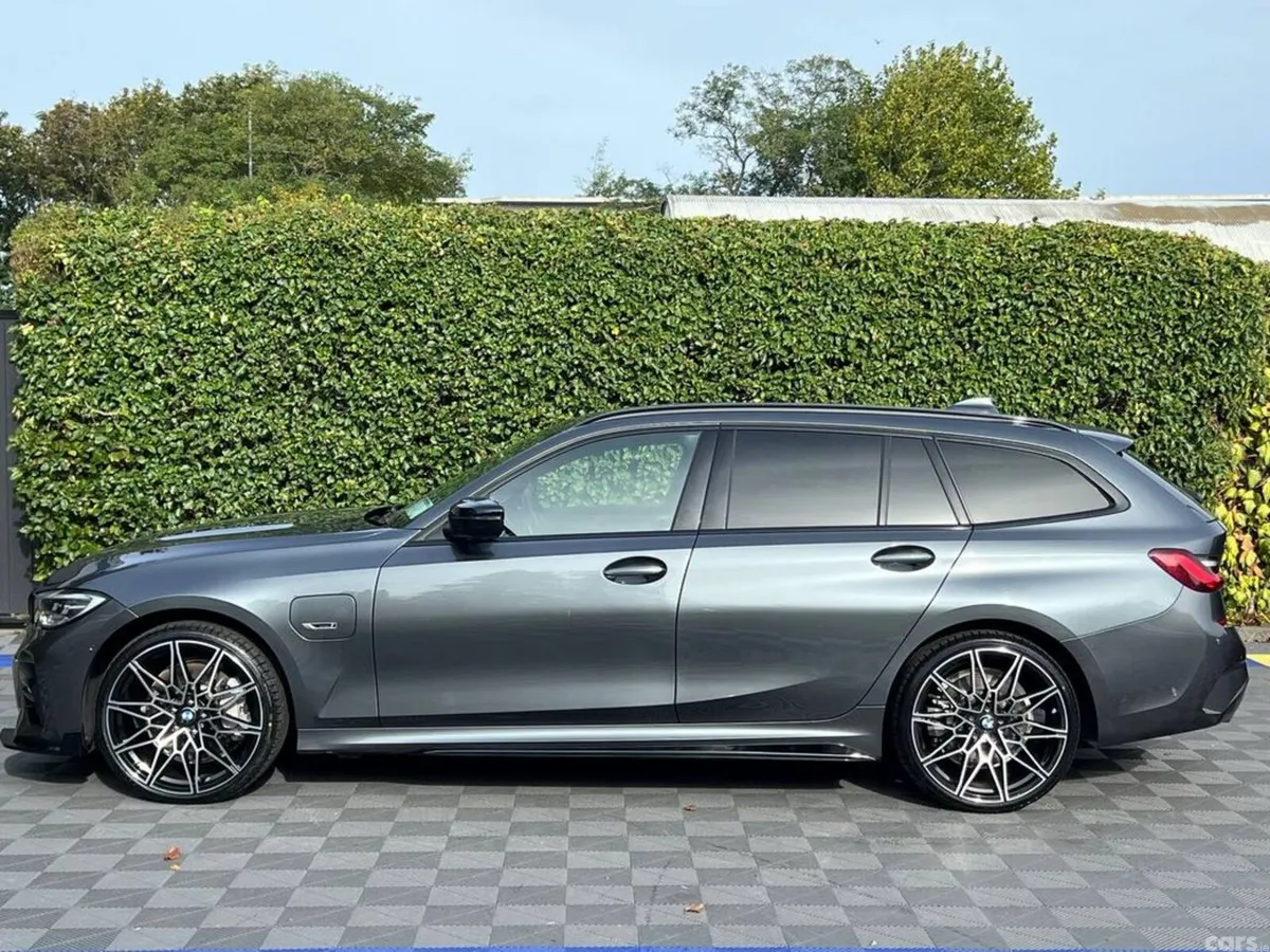 BMW 3-Series Estate, Petrol Plug-in Hybrid, 2022, Grey