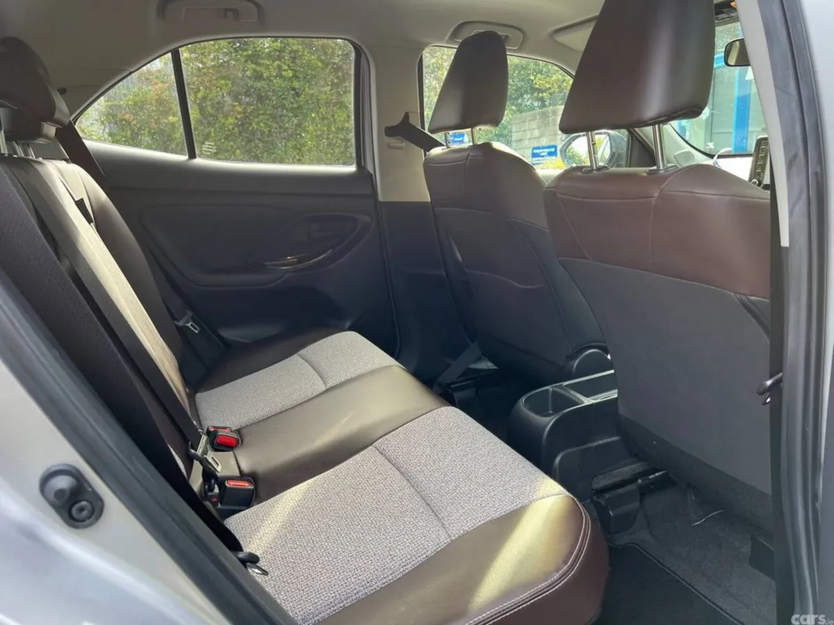 Toyota Yaris Cross SUV, Petrol Hybrid, 2021, Silver