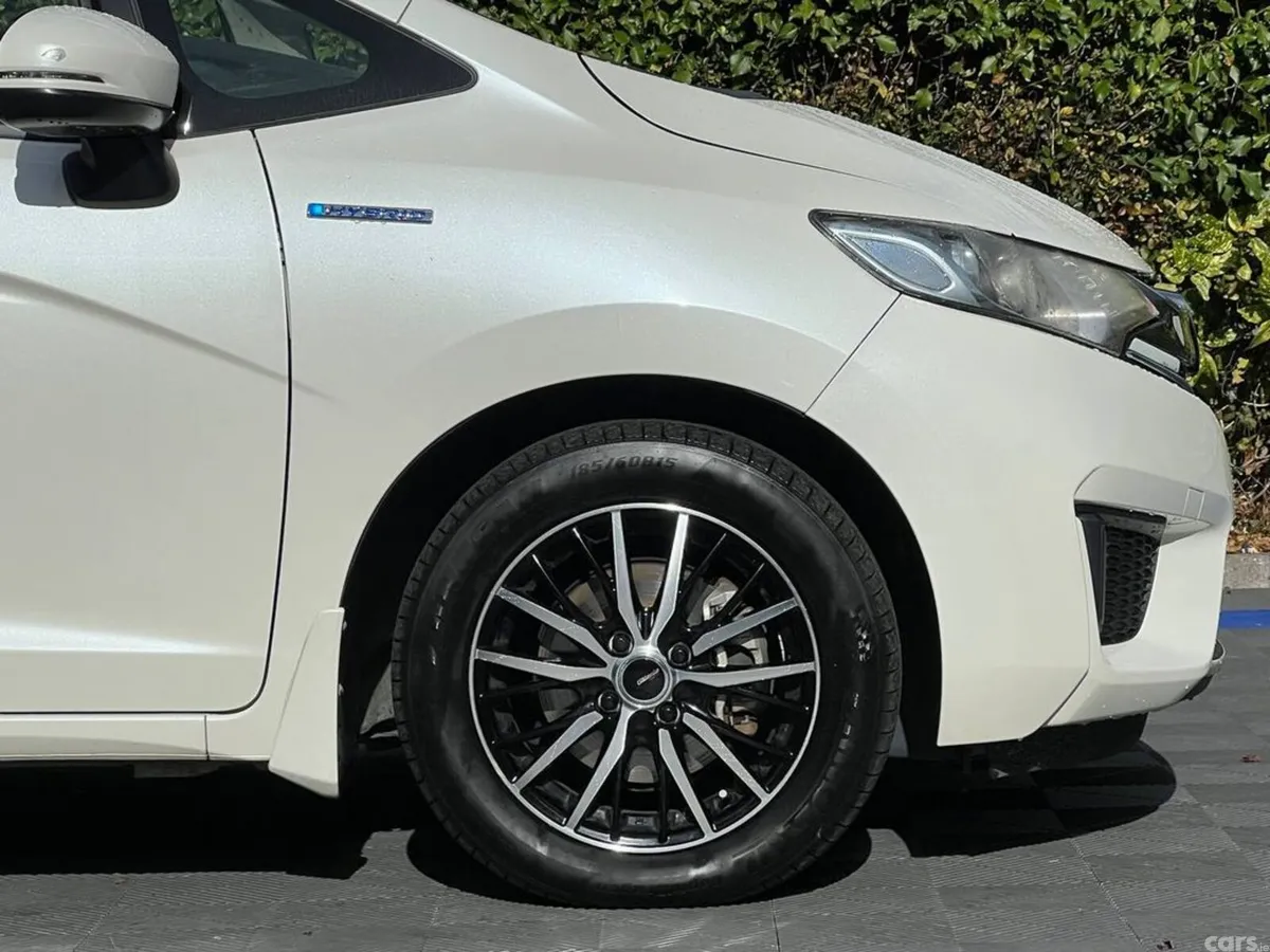 Honda Fit Hatchback, Petrol Hybrid, 2016, White