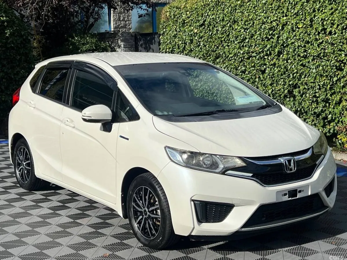 Honda Fit Hatchback, Petrol Hybrid, 2016, White