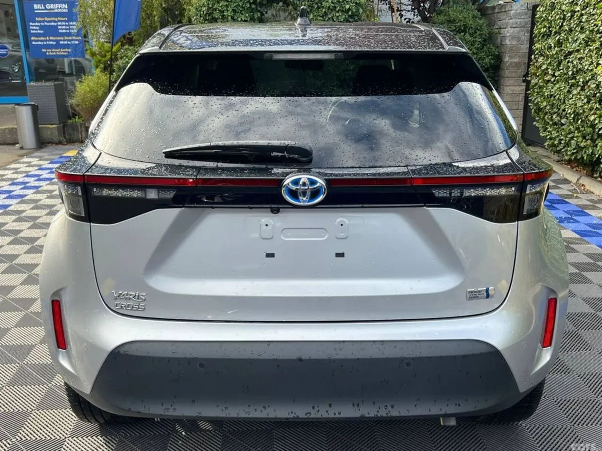 Toyota Yaris Cross SUV, Petrol Hybrid, 2021, Silver