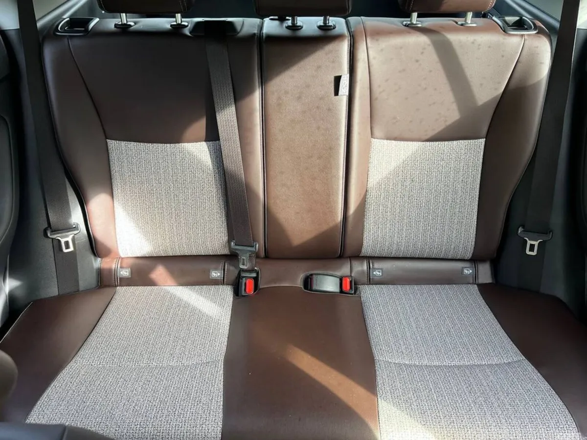 Toyota Yaris Cross SUV, Petrol Hybrid, 2021, Silver