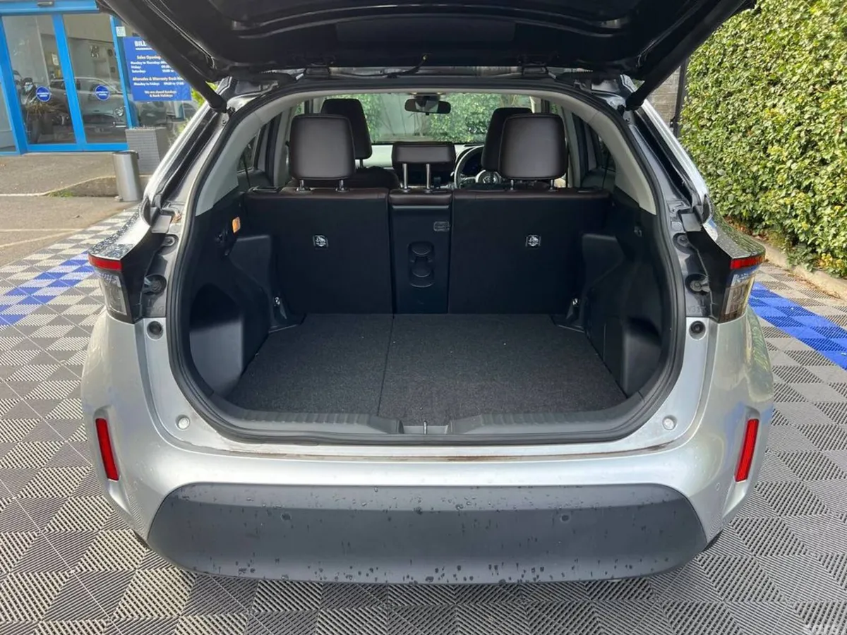 Toyota Yaris Cross SUV, Petrol Hybrid, 2021, Silver