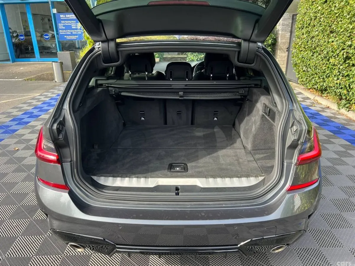 BMW 3-Series Estate, Petrol Plug-in Hybrid, 2022, Grey