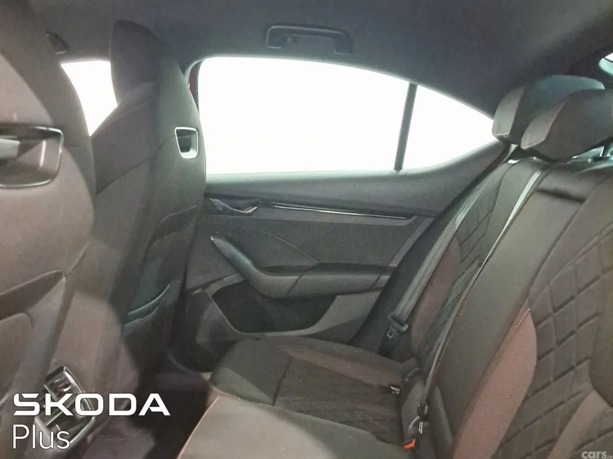 Skoda Octavia Saloon, Diesel, 2022, Red