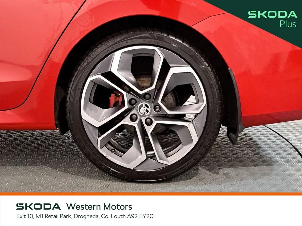 Skoda Octavia Saloon, Diesel, 2022, Red
