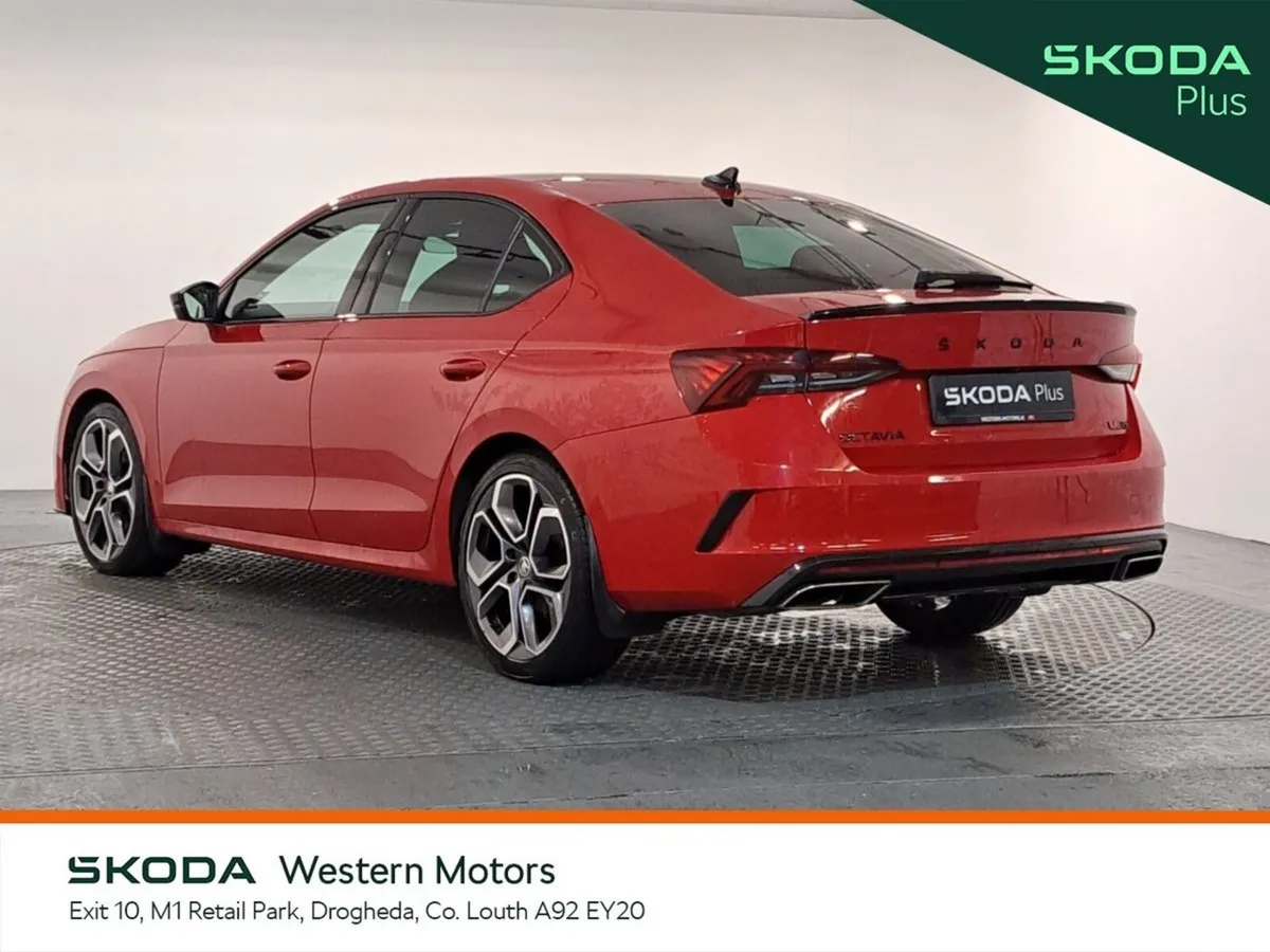 Skoda Octavia Saloon, Diesel, 2022, Red