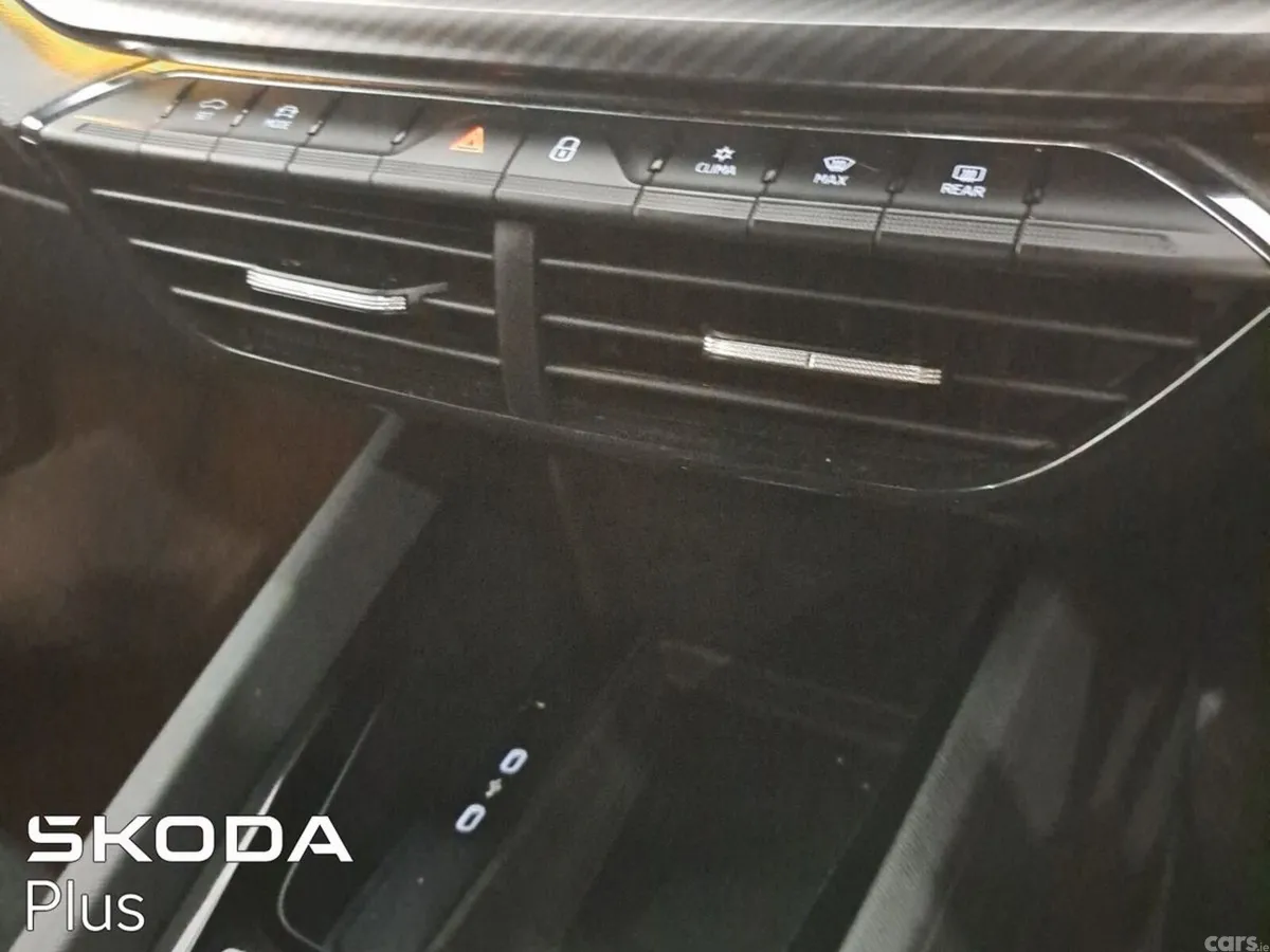 Skoda Octavia Saloon, Diesel, 2022, Red