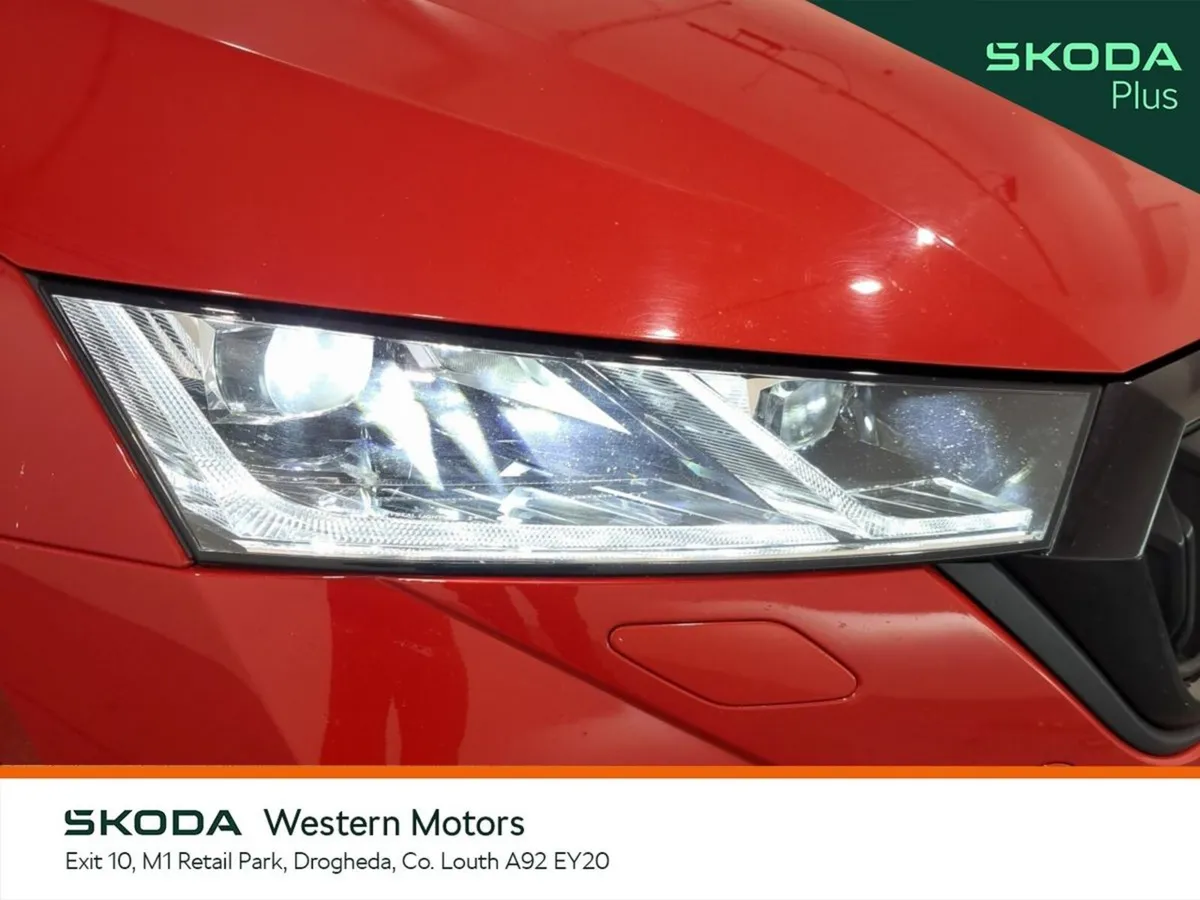 Skoda Octavia Saloon, Diesel, 2022, Red
