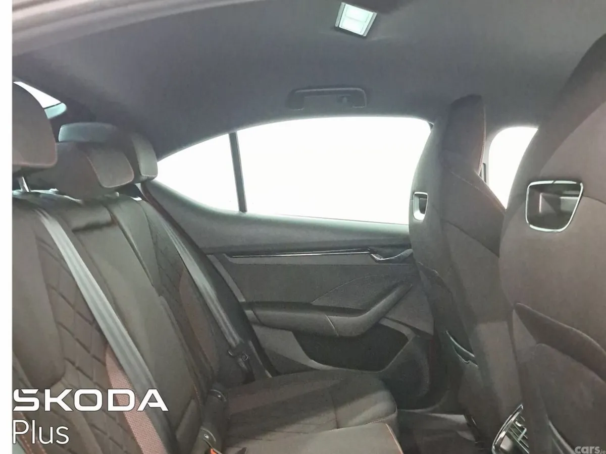 Skoda Octavia Saloon, Diesel, 2022, Red