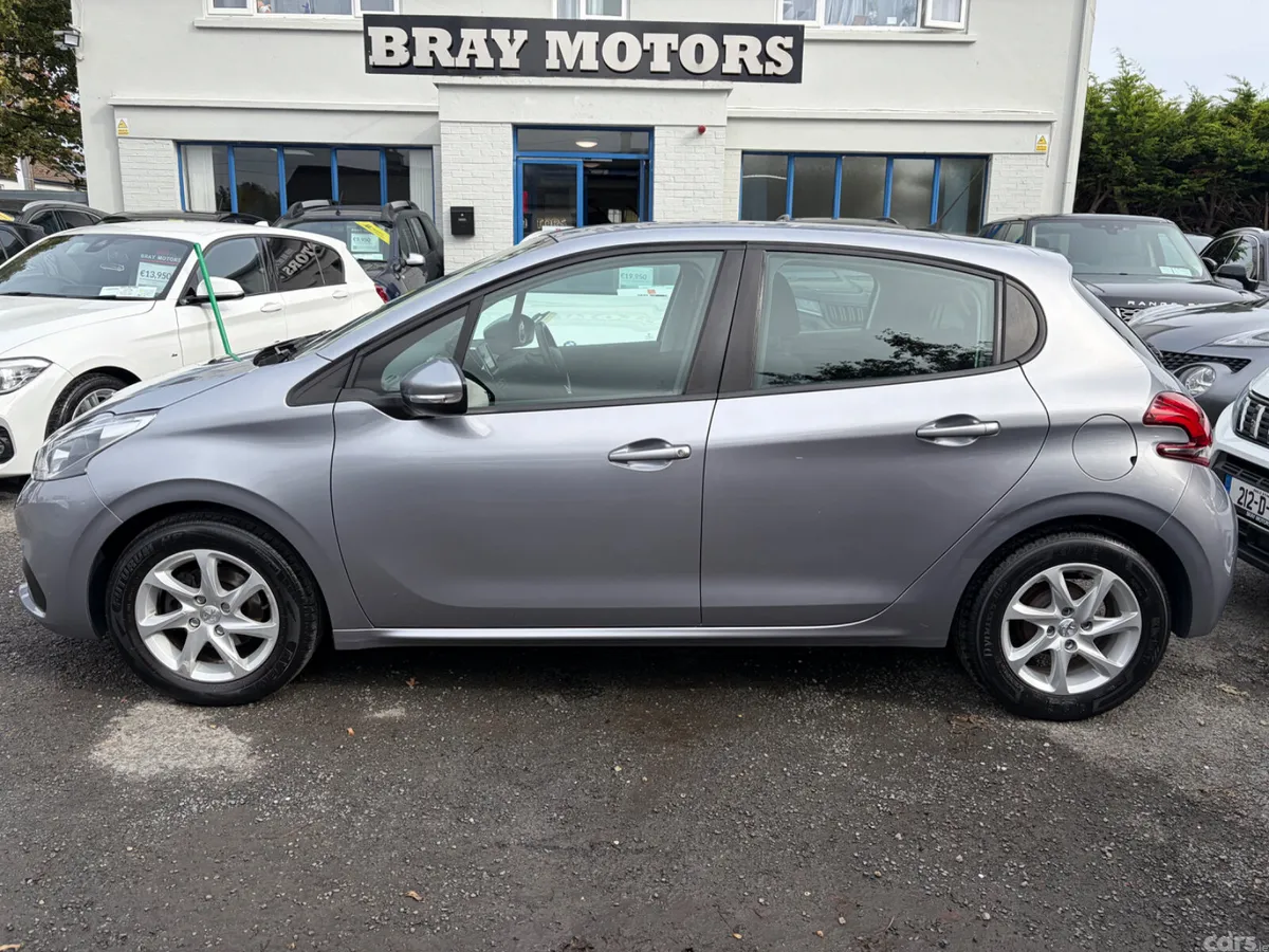 Peugeot 208 Hatchback, Petrol, 2019, Grey