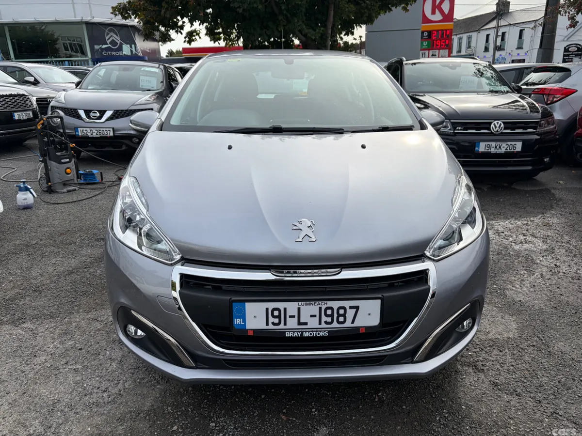 Peugeot 208 Hatchback, Petrol, 2019, Grey