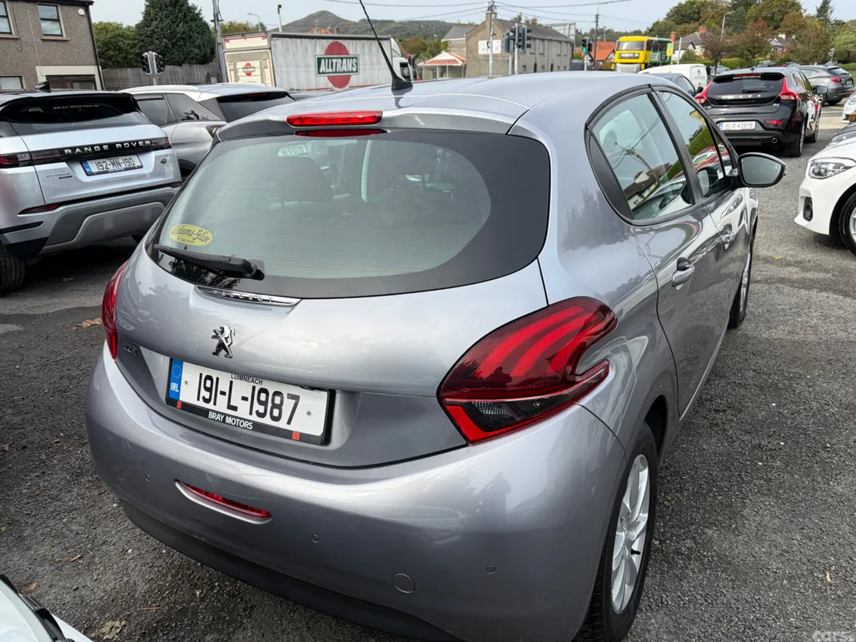 Peugeot 208 Hatchback, Petrol, 2019, Grey