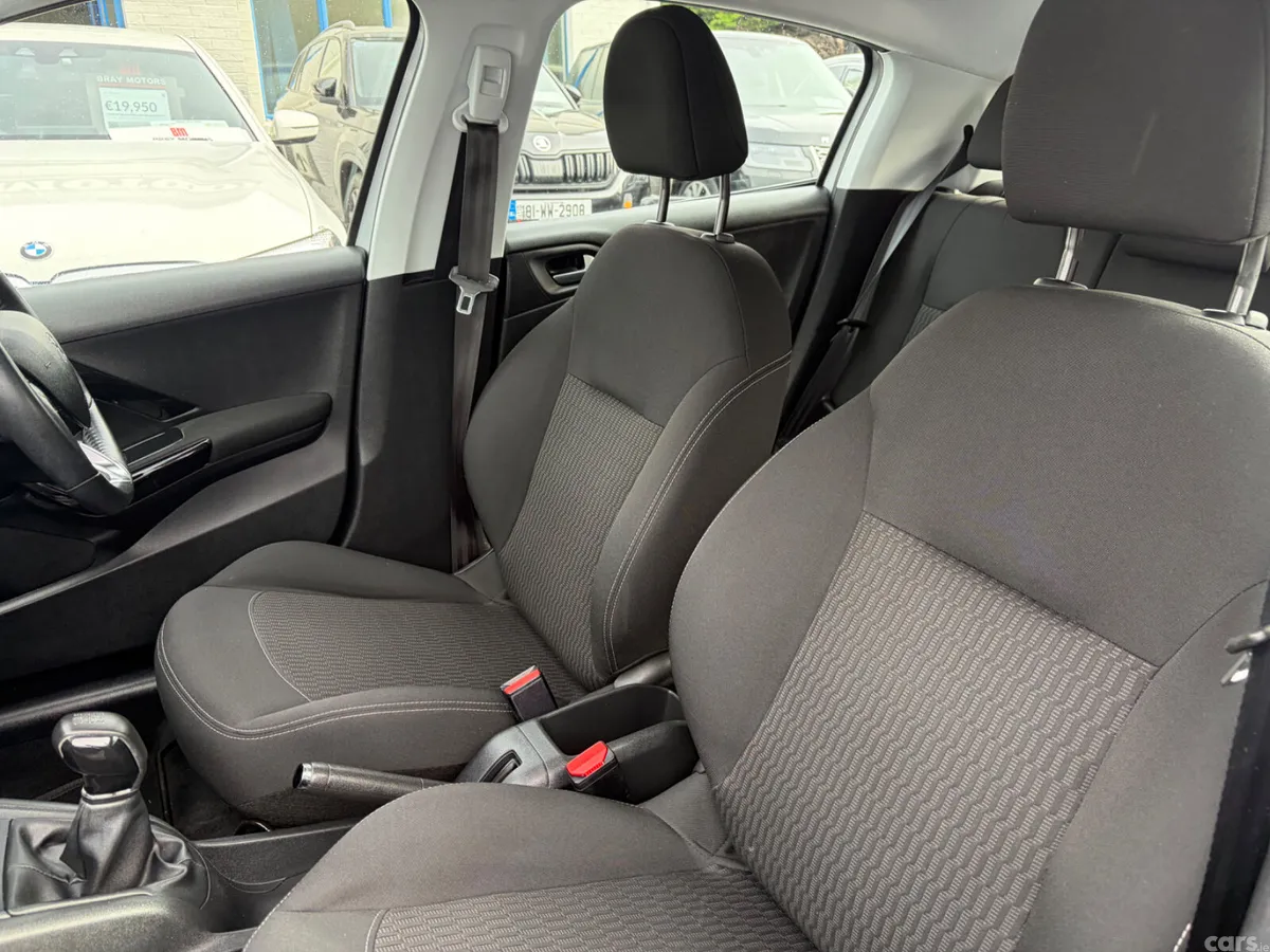 Peugeot 208 Hatchback, Petrol, 2019, Grey