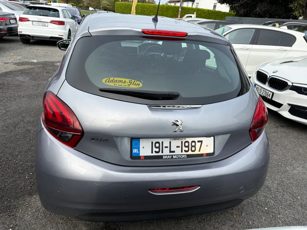 Peugeot 208 Hatchback, Petrol, 2019, Grey