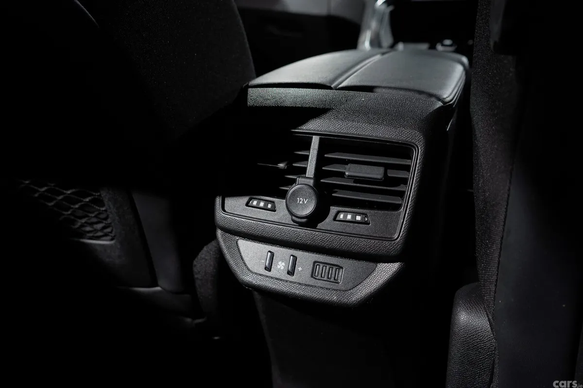 Peugeot 5008 MPV, Diesel, 2023, Black