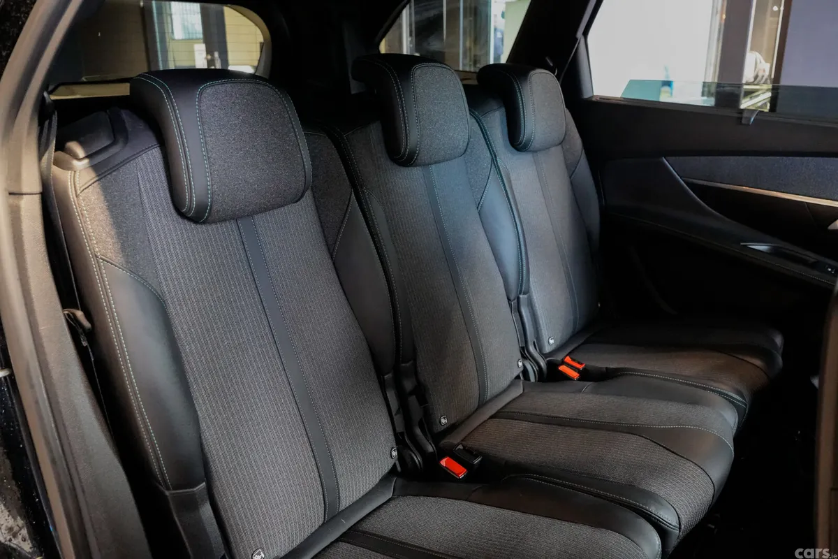 Peugeot 5008 MPV, Diesel, 2023, Black