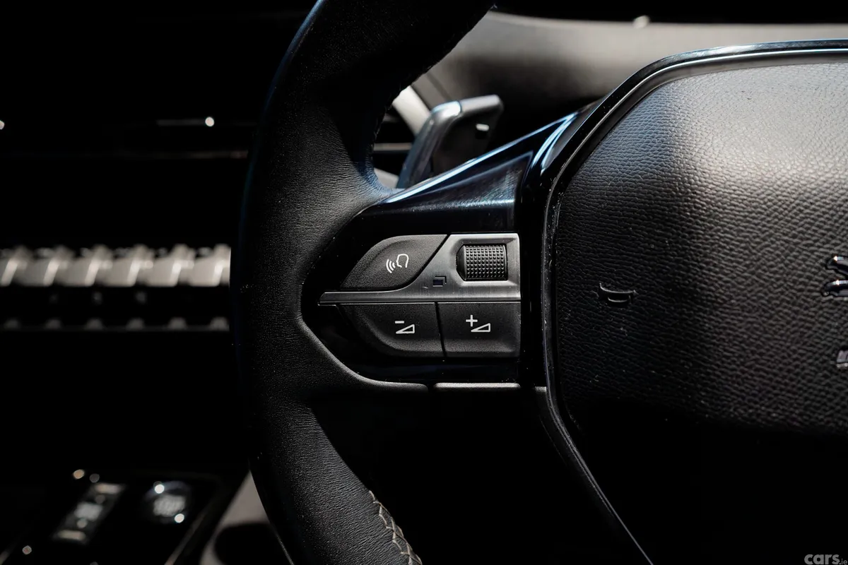 Peugeot 5008 MPV, Diesel, 2023, Black